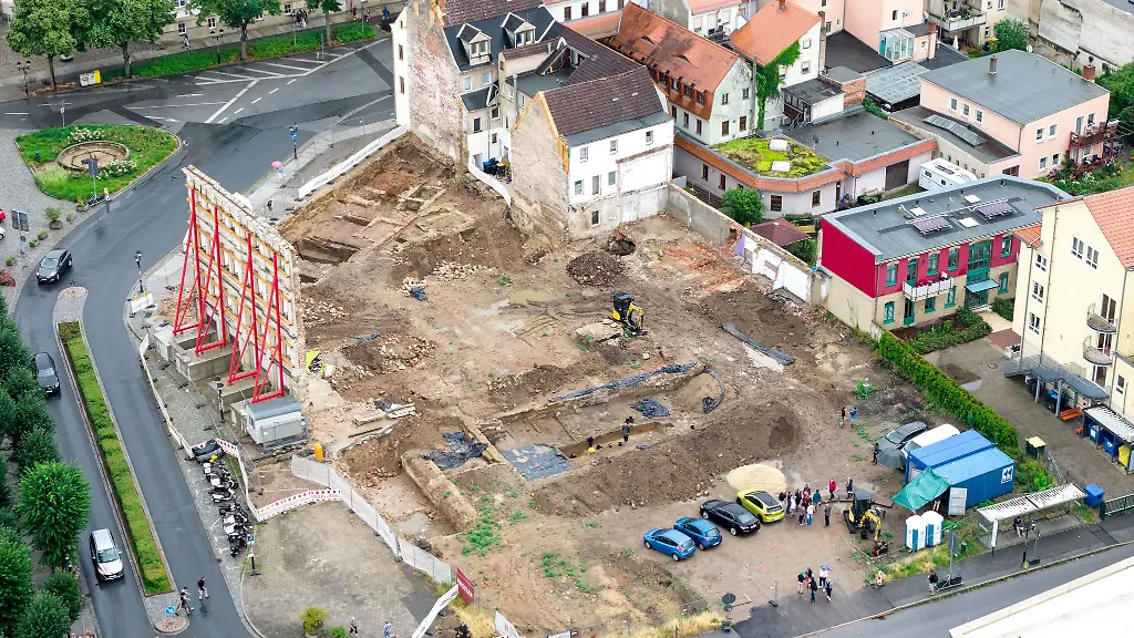 Archaeologische-Ausgrabungen-in-Pirna-haben-fuer-die-Fachleute-erste-Erkenntnisse-zutage-gefoerdert