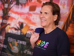 Joerg Dahlmann Steht Auf Dem Roten Teppich Vor Der Kino Preview Von Kampf Der RealityAllstars