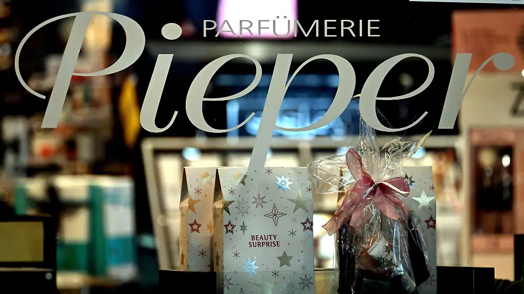 Seit-Mittwoch-hat-die-Stadt-Parfuemerie-Pieper-neue-Eigentuemer-Sie-kommen-aus-Frankreich