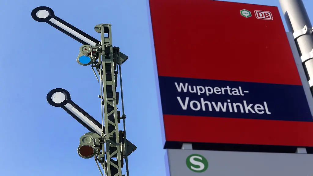 Seit-Anfang-Februar-wird-die-Strecke-von-Koeln-ueber-Wuppertal-nach-Hagen-umfassend-saniert