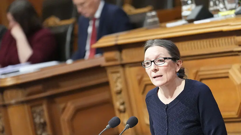 Hamburgs-Schulsenatorin-Ksenija-Bekeris-SPD-ist-in-der-Debatte-um-die-Schulbegleitung-fuer-Inklusionskinder-in-die-Defensive-geraten