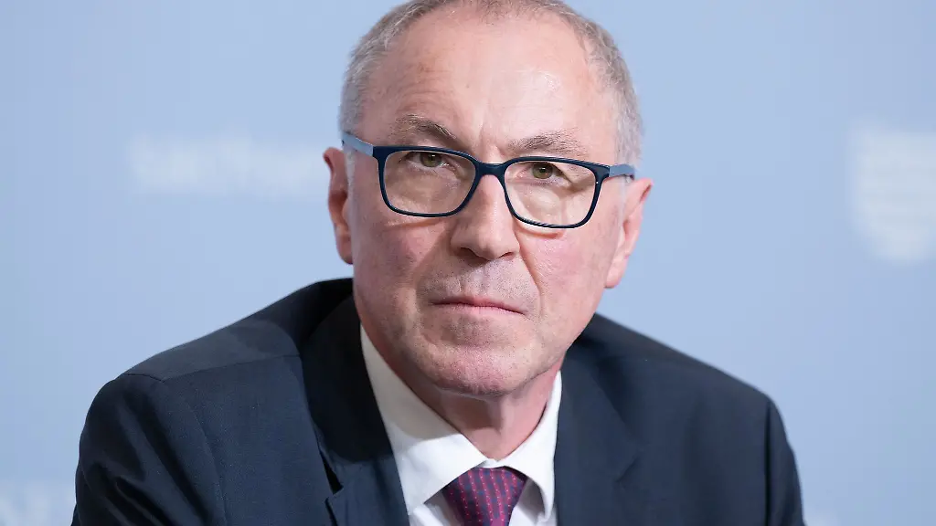 Wolfgang-Schwuerzer-hat-das-Amt-des-Generalstaatsanwalts-des-Freistaates-Sachsen-uebernommen