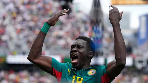 01-07-2026-USA-Seattle-Fussball-Maenner-WM-2026-Belgien-Senegal-Finalrunde-Sechzehntelfinale-Seattle-Stadion-Ismaila-Sarr-aus-dem-Senegal-jubelt-nach-seinem-Tor-zum-0-2