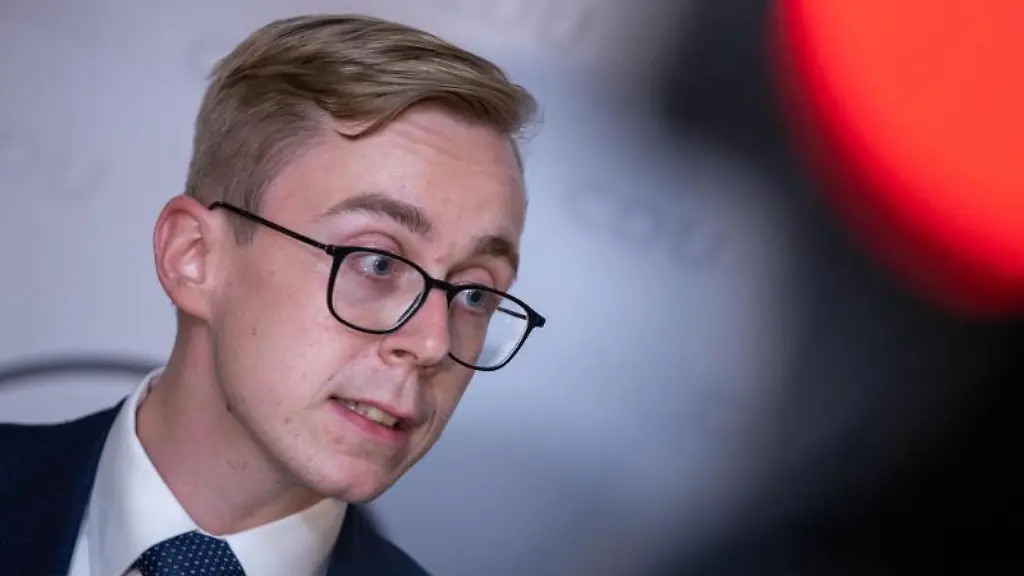Der-CDU-Politiker-Philipp-Amthor-gibt-eine-Erklaerung-ab