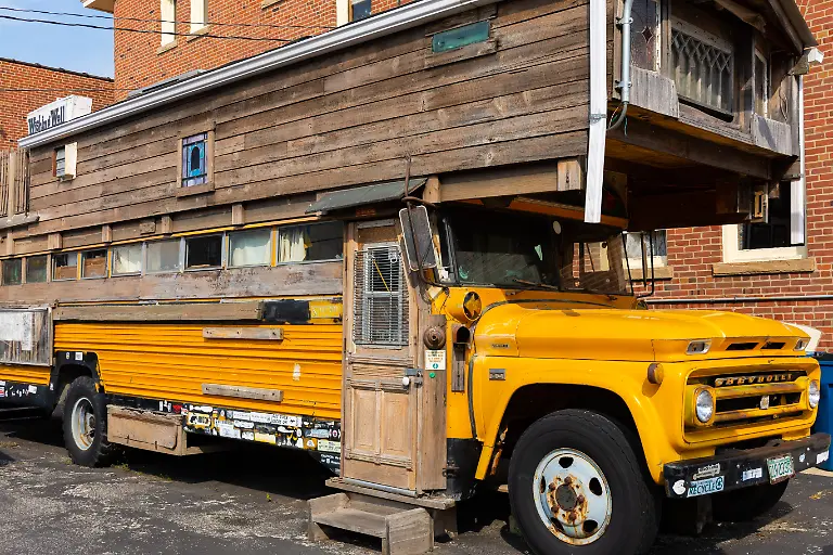 Bob-Waldmire-s-School-Bus-Pontiac-Illinois-United-States-September-23rd-2020-Bob-Waldmire-s-School-Bus-parked-at-the-Route-66-museum