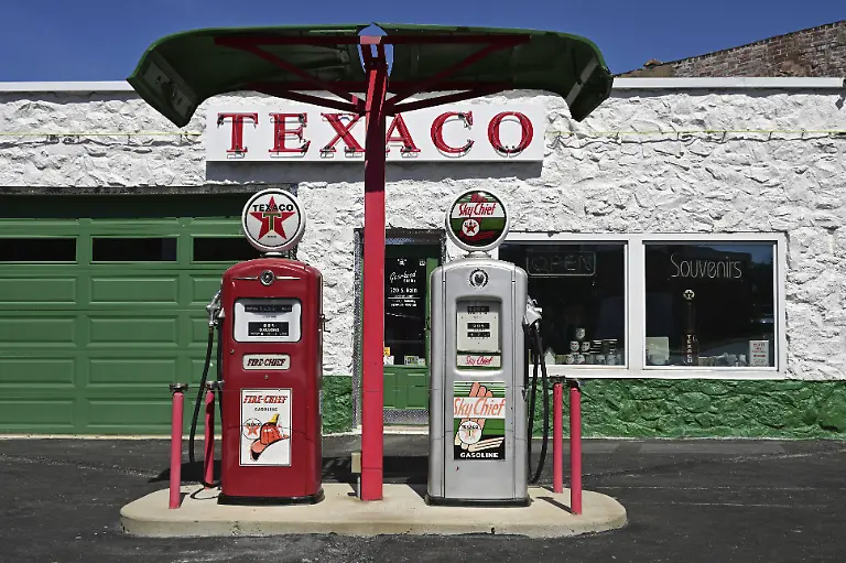 Historic-Texaco-petrol-station-Route-66-Galena-Kansas-Historic-Texaco-Petrol-station-Route-66-Galena-Kansas-Copyright-imageBROKER-ThomasxSbampato-ibltps10635383