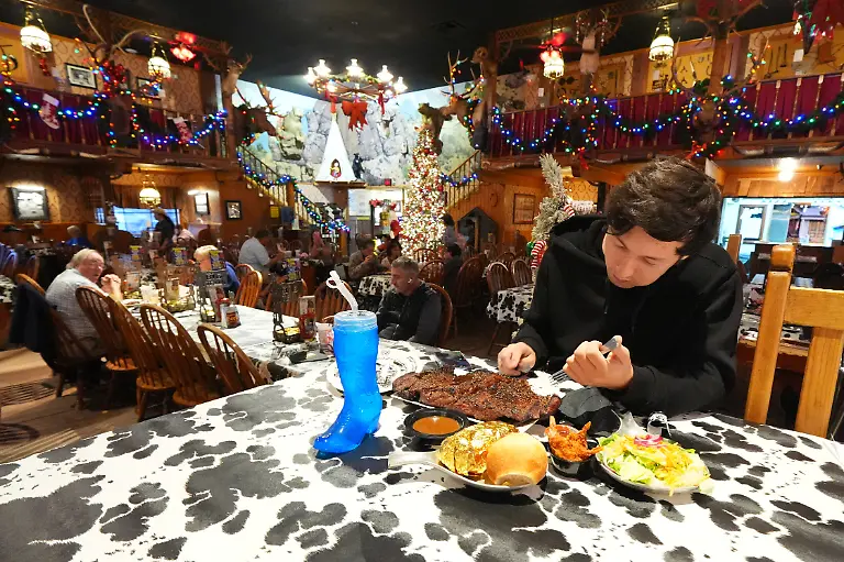 Solo-traveler-Ben-Abdurayimov-originally-from-Uzbekistan-currently-residing-in-Fairfax-VA-attempts-the-challenge-to-eat-a-72-ounce-steak-a-shrimp-cocktail-a-baked-potato-a-salad-and-a-roll-in-under-an-hour-for-the-meal-to-be-free-at-the-Big-Texan-Stake-Ranch-a-restaurant-along-Route-66-Thursday-Nov-20-2025-in-Amarillo-Texas