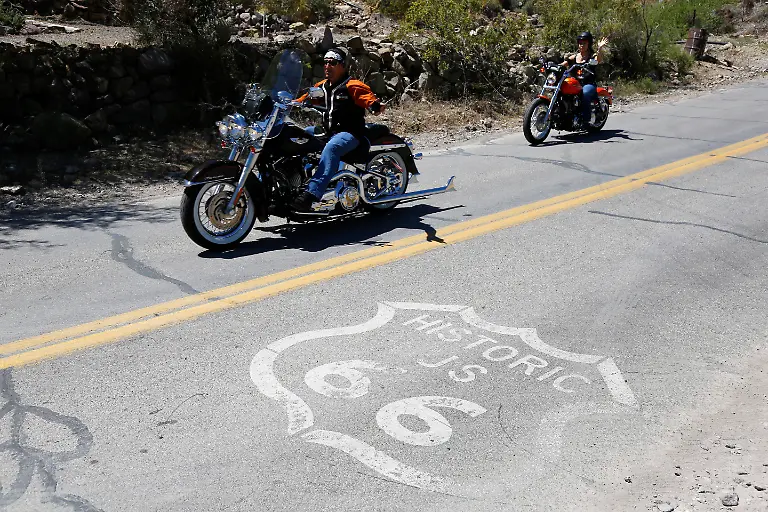 United-States-2013-the-historic-Route-66-also-known-as-Will-Rogers-Highway-Main-Street-of-America-or-the-Mother-Road-United-States-2013-the-historic-Route-66-also-known-as-Will-Rogers-Highway-Main-Street-of-America-or-the-Mother-Road-this-route-originally-ran-from-Chicago-Illinois-to-Los-Angeles-California-between-1926-and-1985-The-highway-no-longer-have-an-official-existence-but-remains-one-of-the-most-famous-roads-in-America-br-America-North-America-United-States-of-America-USA-PUBLICATIONxNOTxINxFRA-Copyright-xDuboisxCh-Andia