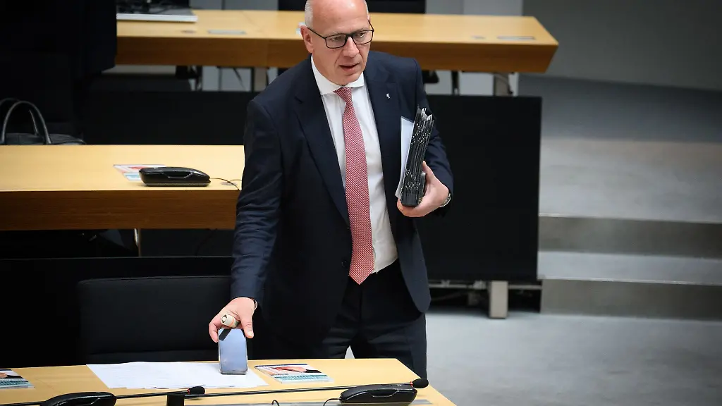 Berlins-Regierender-Buergermeister-Kai-Wegner-CDU-haelt-die-Plaene-fuer-richtig-die-Vergesellschaftung-von-Wohnungsunternehmen-zu-verhindern