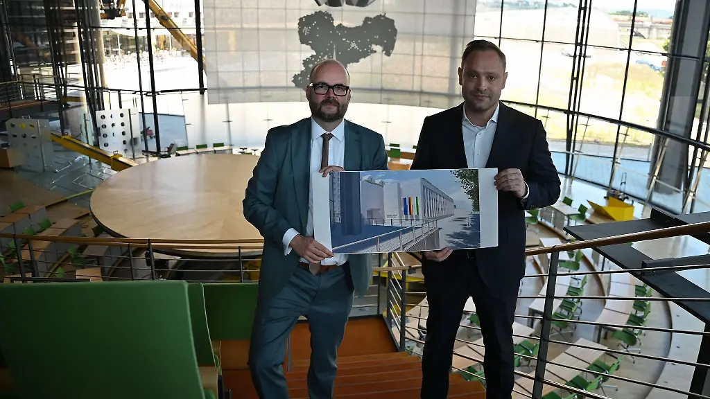 Finanzminister-Christian-Piwarz-CDU-und-Landtagspraesident-Alexander-Dierks-CDU-stellten-die-Plaene-fuer-die-Erweiterung-und-Sanierung-des-Landtags-vor