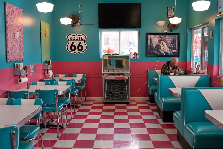 Everett-Swett-has-lunch-inside-the-Twistee-Treat-Diner-a-50s-style-diner-and-ice-cream-shop-along-Historic-Route-66-in-Livingston-Ill-Thursday-Nov-20-2025