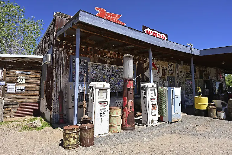 Route-66-Tankstelle-mitHackberry-General-Store-Hackberry-Arizona
