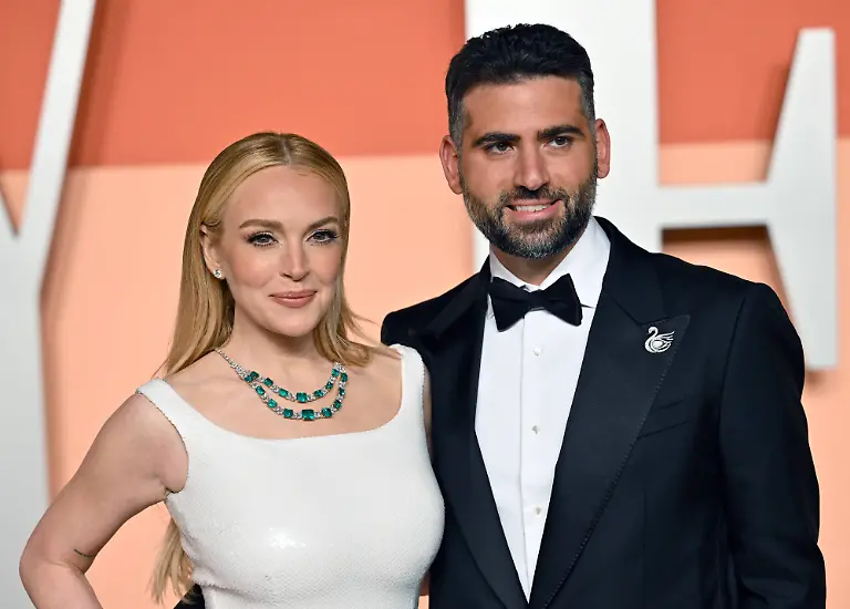 Lindsay-Lohan-L-and-Bader-Shammas-arrive-for-the-Vanity-Fair-Oscar-Party-at-the-Wallis-Annenberg-Center-for-the-Performing-Arts-in-Beverly-Hills-California-on-Sunday-March-2-2025