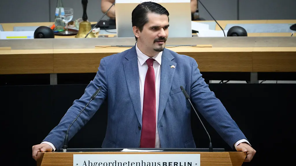 Empoerte-sich-ueber-den-Antrag-der-Gruenen-Marc-Vallendar-von-der-Berliner-AfD