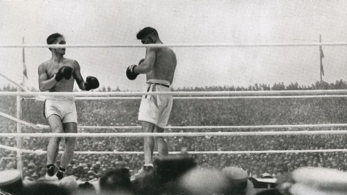 match-Carpentier-Dempsey-Phot-du-match-de-boxe-Carpentier-Dempsey-en-1921-in-album-du-Jubile-de-Carpentier-10-janvier-1944
