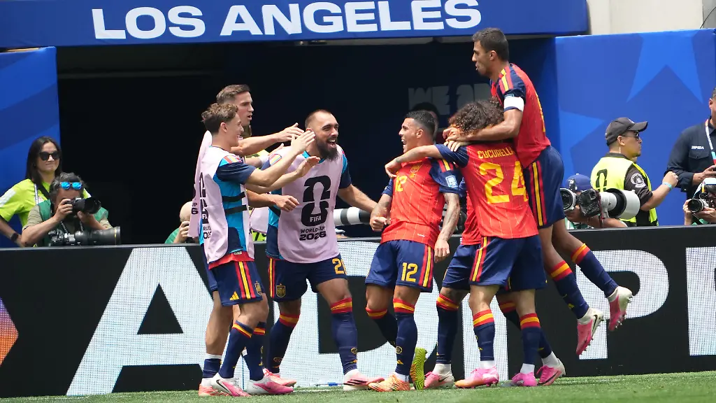 ABD0204-20260702-LOS-ANGELES-USA-Jubel-bei-Spanien-nach-dem-2-0-durch-Torschuetze-Pedro-Porro-Nr-12-ESP-am-Donnerstag-02-Juli-2026-waehrend-der-Begegnung-zwischen-Spanien-und-Oesterreich-im-Sechzehntelfinale-der-FIFA-Fussball-Weltmeisterschaft-2026-in-Los-Angeles