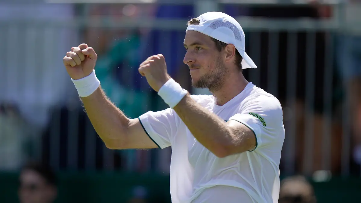 Tennis-Grand-Slam-Einzel-Maenner-2-Runde-Nakashima-USA-Struff-Deutschland-Jan-Lennard-Struff-jubelt-ueber-seinen-Sieg