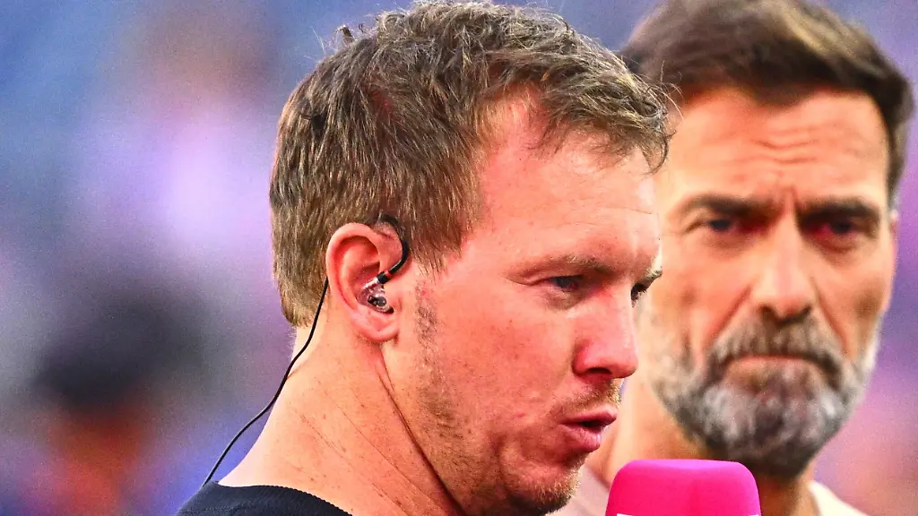Fussball-Maenner-WM-2026-Nationalmannschaft-Deutschland-Paraguay-Sechzehntelfinale-im-Boston-Stadion-Bundestrainer-Julian-Nagelsmann-l-im-Interview-mit-Juergen-Klopp-M-TV-Experte-und-Moderator-Johannes-B-Kerner-ACHTUNG-Gemaess-den-Auflagen-der-FIFA-duerfen-die-Bilder-ausschliesslich-zur-redaktionellen-Verwendung-genutzt-werden-Eine-kommerzielle-Nutzung-ist-ausgeschlossen-Zudem-duerfen-keine-videoaehnlichen-Sequenzen-erstellt-werden-und-es-duerfen-keine-Veraenderungen-weder-im-Vordergrund-noch-im-Hintergrund-am-Bild-vorgenommen-werden