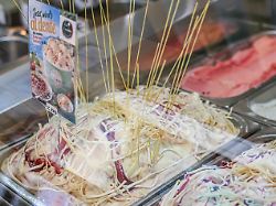 "Das gab's noch nie": Eisdiele in Karlsruhe kreiert Spaghetti-Eis mit echten Nudeln