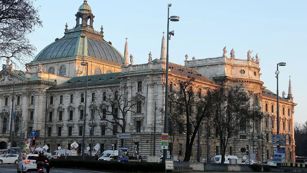 Das-Justizministerium-in-Muenchen-ist-im-Justizpalast-untergebracht