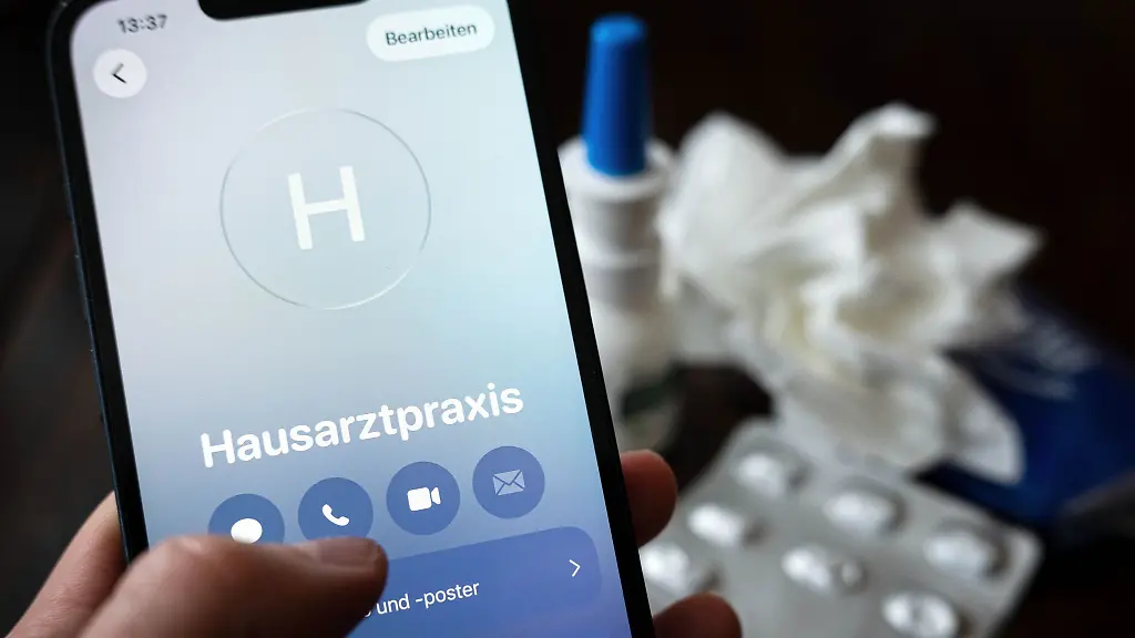 Halsweh-Fieber-Gliederschmerzen-Dann-ist-der-Weg-in-die-Arztpraxis-beschwerlich-Bislang-gab-es-dann-die-Moeglichkeit-einer-telefonischen-Krankschreibung