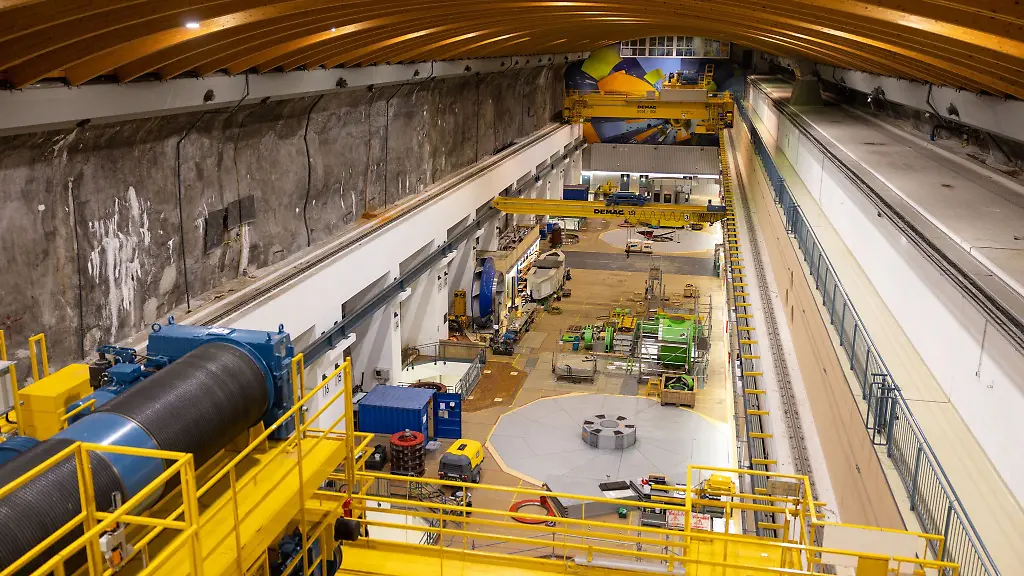 Pumpspeicherwerke-bieten-die-Moeglichkeit-Energie-aus-Sonne-und-Wind-zu-speichern