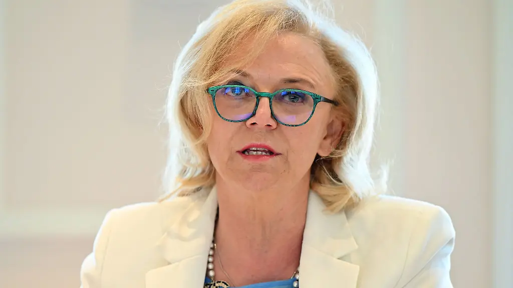 Annette-Rommel-Vorsitzende-der-Kassenaerztlichen-Vereinigung-Thueringen-geht-davon-aus-dass-die-Aenderungsplaene-bei-Krankschreibungen-zu-einer-hoeheren-Belastung-fuer-niedergelassenen-Aerzte-und-volleren-Wartezimmer-fuehrt