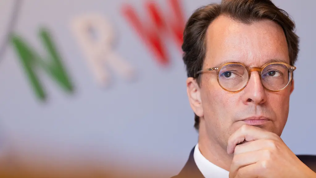 NRW-Ministerpraesident-Hendrik-Wuest-CDU-sieht-Klarstellungsbedarf-beim-umstrittenen-Plan-der-Bundesregierung-zu-Krankschreibungen-im-Job
