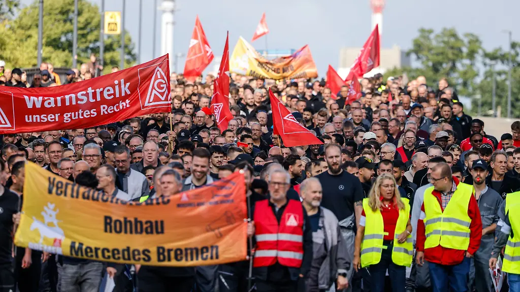 Tausende-demonstrieren-im-Bremer-Werk-gegen-die-Sparplaene