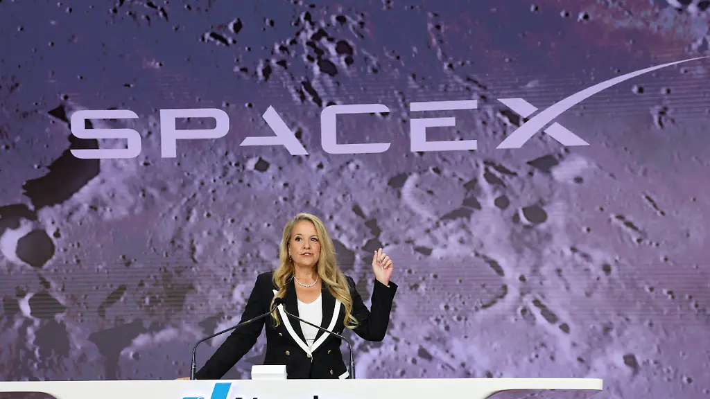 President-and-COO-of-SpaceX-Gwynne-Shotwell-speaks-on-the-day-of-SpaceX-s-initial-public-offering-IPO-at-the-Nasdaq-MarketSite-in-New-York-City-U-S-June-12-2026