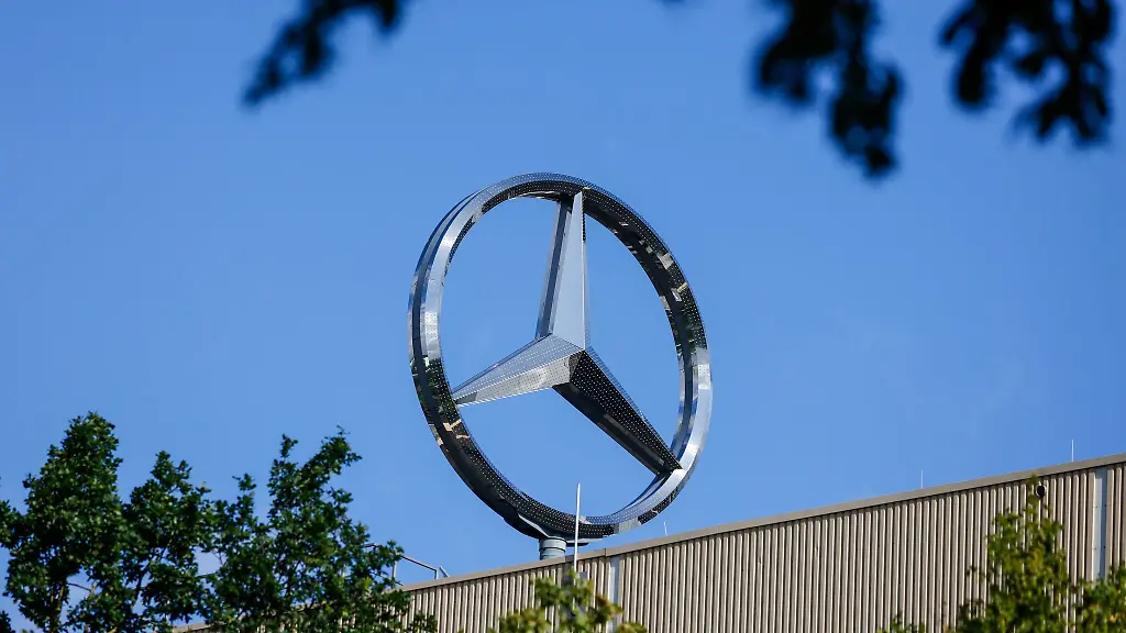 Gegen-Sparplaene-von-Mercedes-protestierten-Mitarbeiter-auch-in-Hamburg