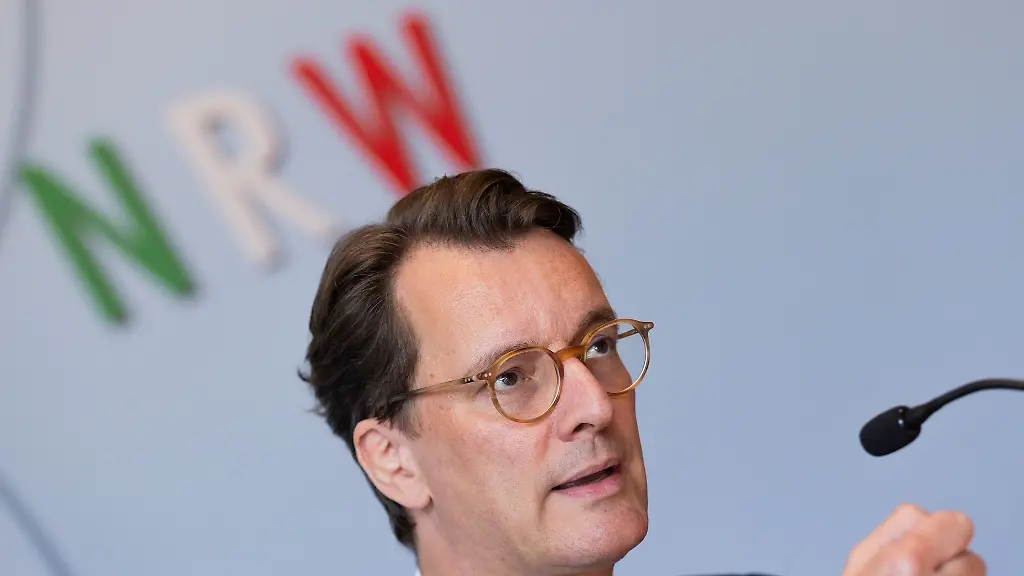 NRW-Ministerpraesident-Hendrik-Wuest-unterstuetzt-den-Reformkurs-der-Bundesregierung