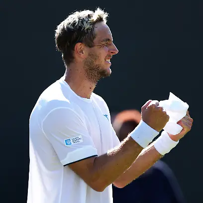 Jan-Lennard-Struff-celebrates-victory-in-his-third-round-match-Wimbledon-Tennis-Championships-Day-5-The-All-England-Lawn-Tennis-and-Croquet-Club-London-UK-03-Jul-2026London-The-All-England-Lawn-Tennis-and-United-Kingdom-PUBLICATIONxINxGERxSUIxAUTxHUNxGRExMLTxCYPxROUxBULxUAExKSAxCHNxDENxINDxITAxPORxESPxSWExTURxMEXxCOLxVENxPERxECUxBRAxARGxCHIxURUxPARxPANxONLY-Copyright-xKieranxMcManus-Shutterstockx-16970351dj