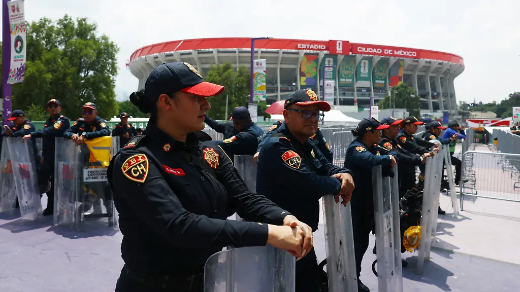 Soccer-Football-FIFA-World-Cup-2026-Round-of-32-Mexico-v-Ecuador-Estadio-Azteca-Mexico-City-Mexico-June-30-2026-Police-officers-outside-the-stadium-before-the-match-REUTERS-Henry-Romero