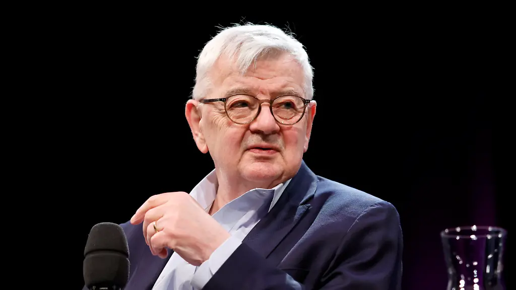 Politiker-Joschka-Fischer-Gruene-auf-der-Phil-Cologne-2026-im-WDR-Funkhaus-am-Wallrafplatz-Die-Phil-Cologne-ist-ein-internationales-Festival-fuer-Philosophie-das-seit-2013-jaehrlich-in-Koeln-stattfindet-Koeln-09-06