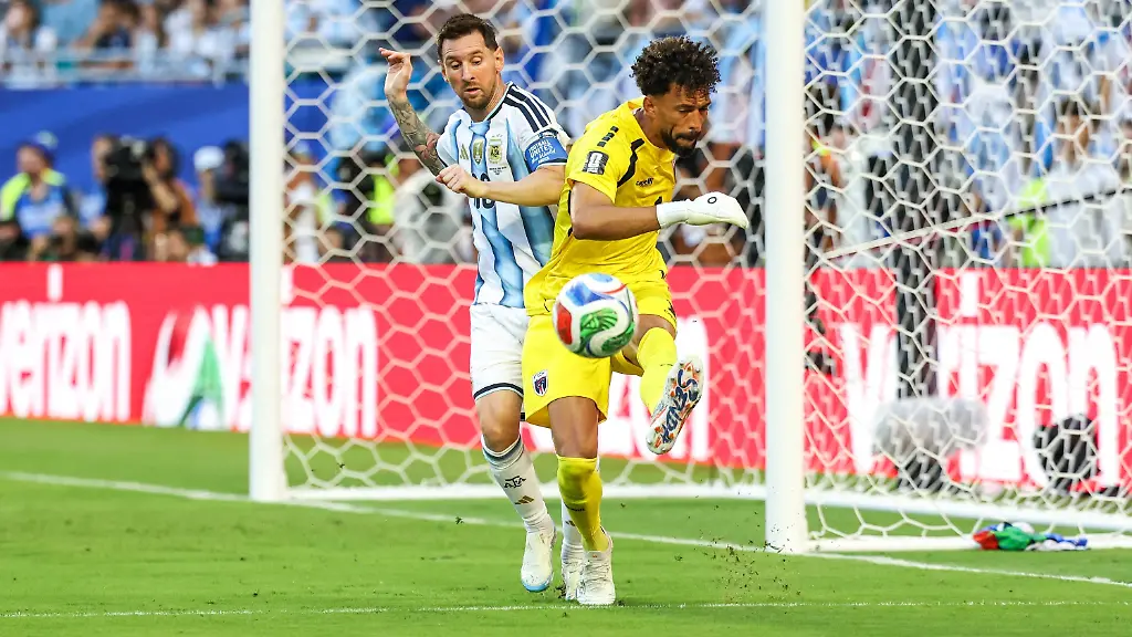 RECORD-DATE-NOT-STATED-FIFA-World-Cup-WM-Weltmeisterschaft-Fussball-2026-Round-of-32-Argentina-v-Cape-Verde-Vozinha-Goalkeeper-of-Cape-Verde-and-Lionel-Messi-player-of-Argentina-during-the-FIFA-World-Cup-2026-Round-of-32-match-between-Argentina-and-Cape-Verde-at-Miami-Stadium-in-Florida-United-States-on-Friday-July-03-2026