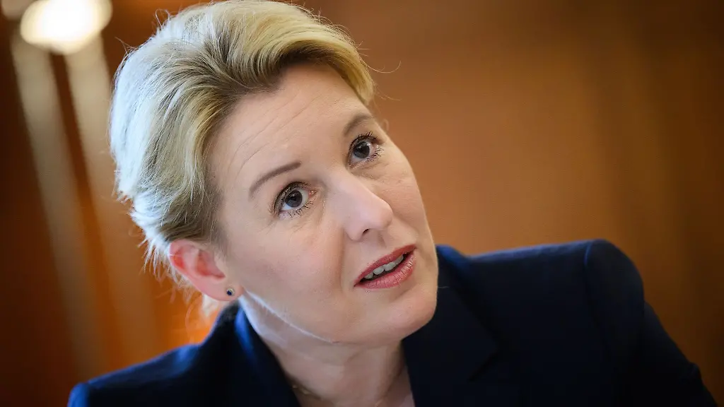Berlins-Wirtschaftssenatorin-Franziska-Giffey-SPD-veroeffentlicht-ein-kleines-Kochbuch