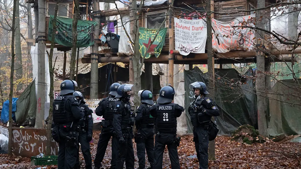 Die-Raeumung-des-illegalen-Protestcamps-im-Langener-Stadtwald-im-November-2025-hat-fuer-Schlagzeilen-gesorgt-Die-Proteste-sind-immer-noch-nicht-gaenzlich-verebbt