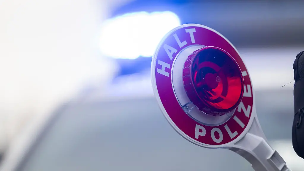 Die-Polizei-hat-einen-Longboardfahrer-gestoppt