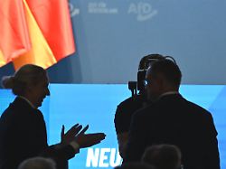 Dunkle Seite der Macht am Werk?: Plötzliche Star-Wars-Musik irritiert bei AfD-Parteitag