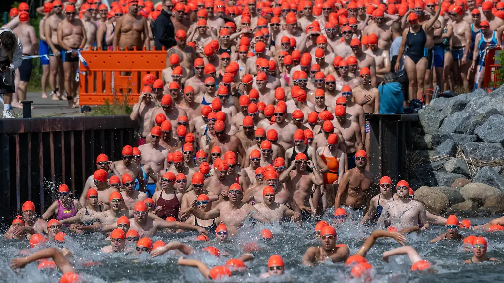 Gut-1-000-Schwimmerinnen-und-Schwimmer-starteten-beim-61-Sundschwimmen