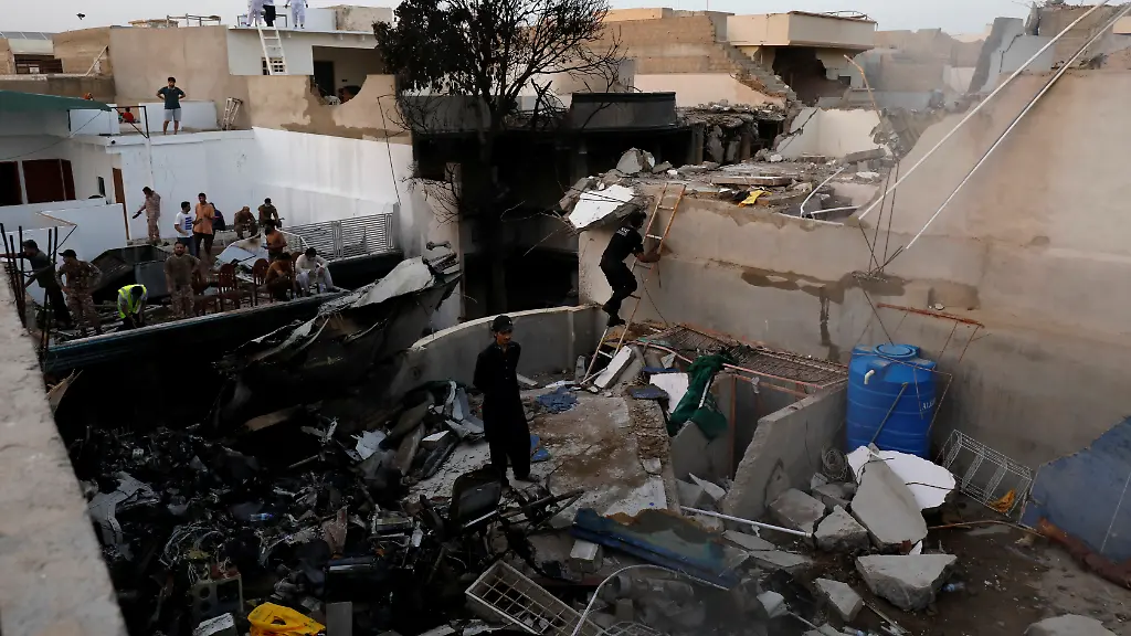 2020-05-22T173718Z-23399225-RC2TTG9O9082-RTRMADP-3-PAKISTAN-AIRPLANE-CRASH