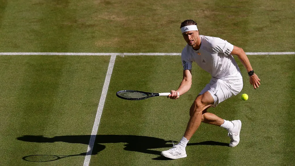 Tennis-Wimbledon-All-England-Lawn-Tennis-and-Croquet-Club-London-Britain-July-2-2026-Germany-s-Alexander-Zverev-in-action-during-his-second-round-match-against-France-s-Valentin-Royer-REUTERS-Andrew-Couldridge