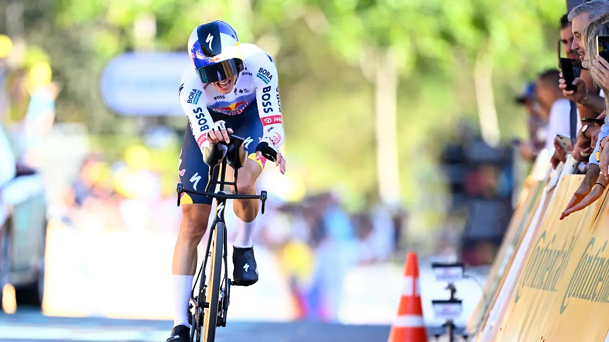 Tour-de-France-2026-Stage-1-BARCELONA-SPAIN-JULY-04-Lipowitz-Florian-GER-of-Red-Bull-BORA-Hansgrohe-at-the-finish-line-during-stage-1-of-the-113rd-edition-of-Tour-de-France-an-UCI-World-Tour-2