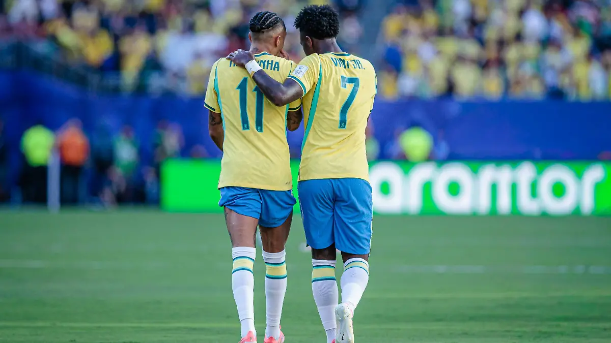 RECORD-DATE-NOT-STATED-match-between-Brazil-and-Morocco-for-the-2026-FIFA-World-Cup-WM-Weltmeisterschaft-Fussball-New-Jersey-NJ-06-13-2026-World-Cup-Brazil-vs-Morocco-Player-Rafinha-and-Vinicius-Junior-during-the-match-between-Brazil-and-Morocco-for-the-2026-FIFA-World-Cup-Group-Stage-Round-1-at-MetLife-Stadium-on-Saturday-night-June-13-2026-in-New-Jersey-USA-Credit-Paulo-H-Dias-PhD-Press-TheNews2