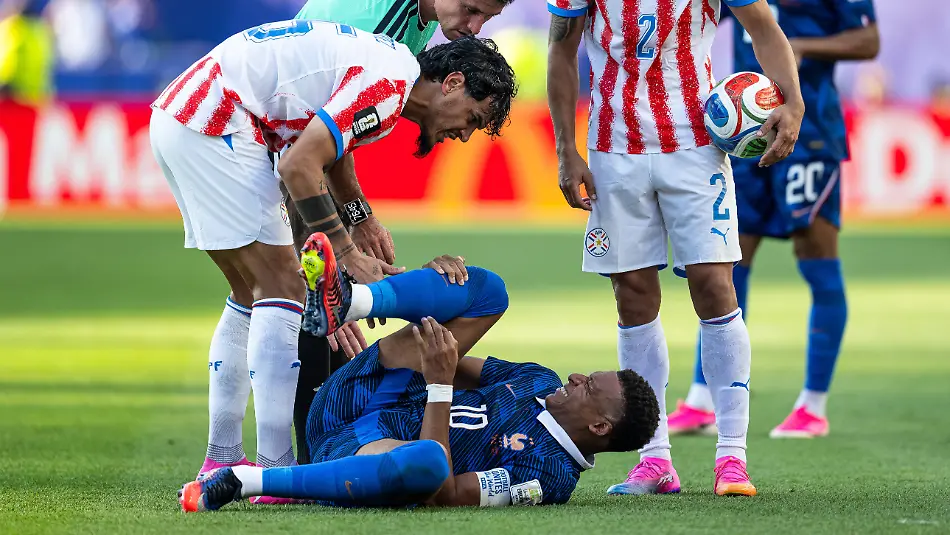 260704-Kylian-Mbappe-of-France-in-pain-during-the-FIFA-World-Cup-WM-Weltmeisterschaft-Fussball-2026-round-of-16-football-match-between-Paraguay-and-France-on-July-4-2026-in-Philadelphia-Photo-Jon-Olav-Nesvold-BILDBYRAN-COP-217-JE0140-fotboll-football-soccer-fotball-vm-fotbolls-vm-fotball-vm-fotbolls-vm-2026-fifa-world-cup-2026-attondelsfinal-round-of-16-bbeng-July-4-2026-Kylian-Mbappe-of-France-in-pain-during-the-FIFA-World-Cup-2026-Round-of-16-soccer-match-between-Paraguay-and-France-on-July-4-2026-in-Philadelphia-Photo-by-Jon-Olav-Nesvold