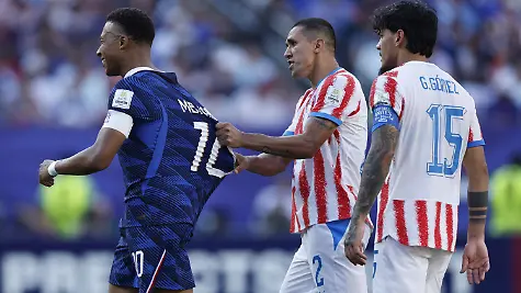 PHILADELPHIA-Kylian-Mbappe-of-France-and-Gustavo-Velazquez-of-Paraguay-during-the-2026-FIFA-World-Cup-WM-Weltmeisterschaft-Fussball-round-of-16-match-between-Paraguay-and-France-at-the-Philadelphia-Stadium-on-July-4-2026-in-Philadelphia-United-States-MAURICE-VAN-STEEN-ANP-FIFA-World-Cup-2026-round-of-16-2026-xVIxANPxSportx-xMauricexvanxSteenxIVx-562818363-originalFilename-562818363