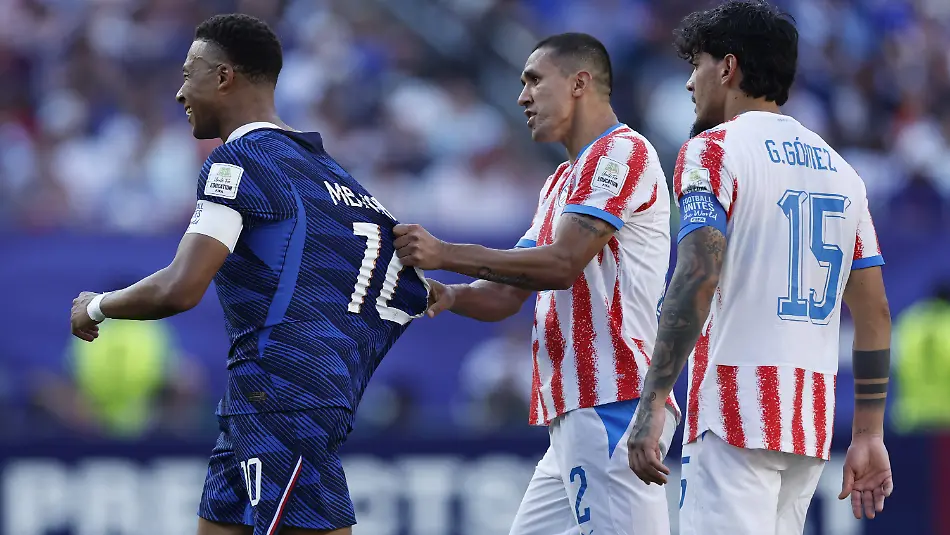 PHILADELPHIA-Kylian-Mbappe-of-France-and-Gustavo-Velazquez-of-Paraguay-during-the-2026-FIFA-World-Cup-WM-Weltmeisterschaft-Fussball-round-of-16-match-between-Paraguay-and-France-at-the-Philadelphia-Stadium-on-July-4-2026-in-Philadelphia-United-States-MAURICE-VAN-STEEN-ANP-FIFA-World-Cup-2026-round-of-16-2026-xVIxANPxSportx-xMauricexvanxSteenxIVx-562818363-originalFilename-562818363