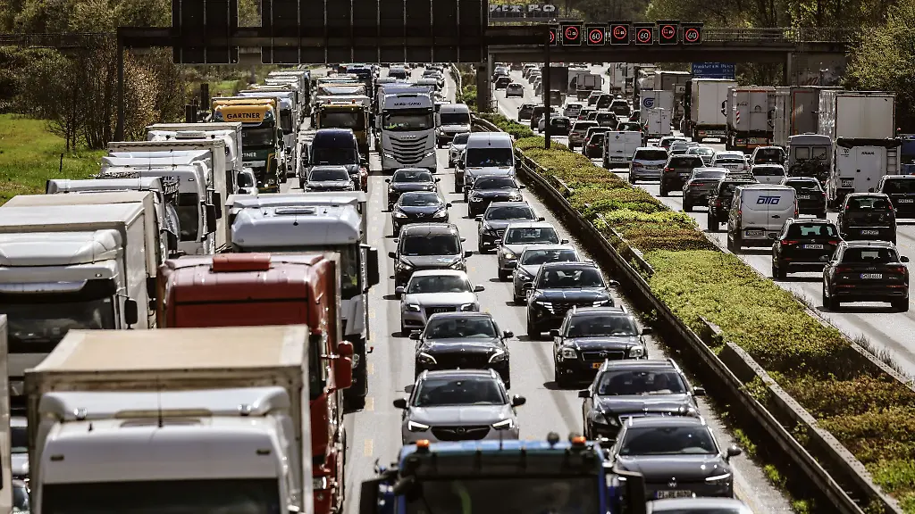 Zum-Ferienstart-in-NRW-droht-Stau