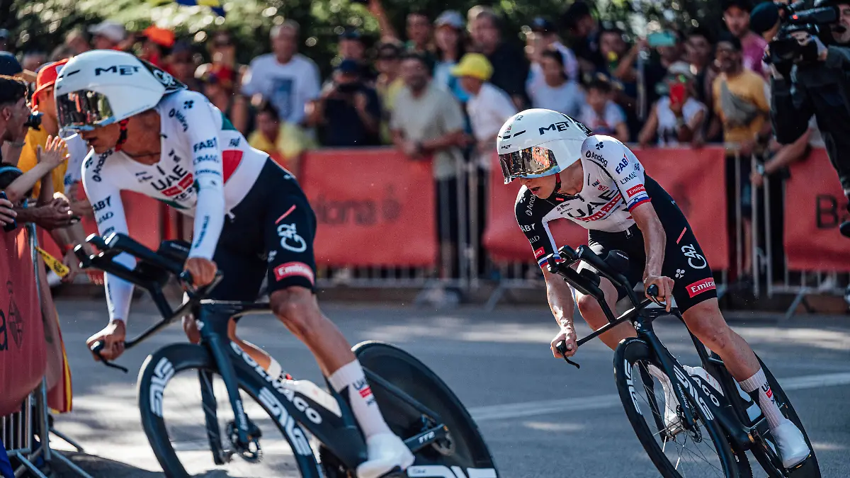 2026-Tour-de-France-Stage-1-Picture-by-Zac-Williams-SWpix-com-04-07-2026-Cycling-2026-Tour-de-France-Stage-1-Barcelona-Barcelona-Team-Time-Trial-TTT-Isaac-Del-Toro-Tadej-Pogacar-UAE-Team-Emirates